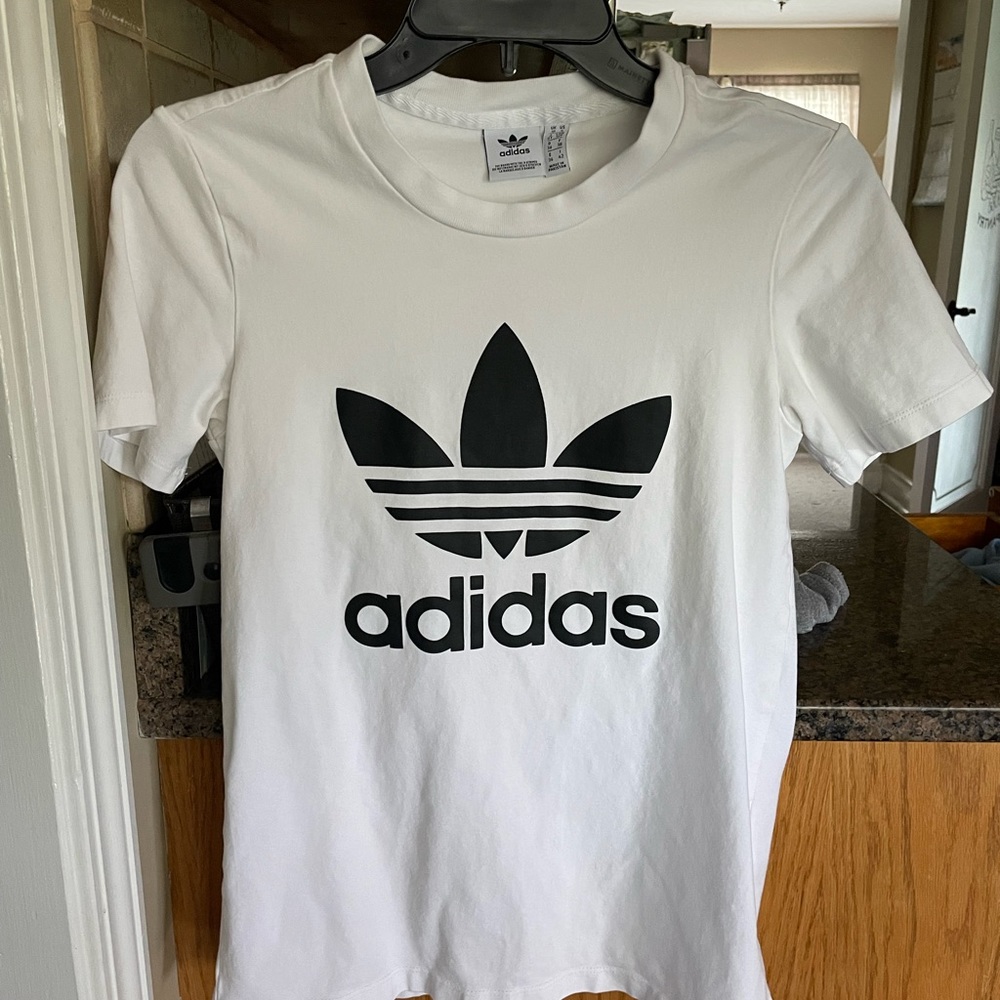 Adidas tee